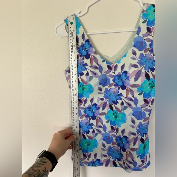 Knix Top Womens Medium Blue Floral Luxelift V-Neck Shapewear Slimming Tank - Picture 3 of 6